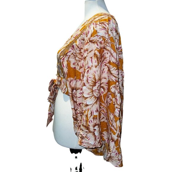 Band of the Free NWT Libby Gold Floral Bell Sleeve Crop Top Sz Medium Yellow - Picture 13 of 15